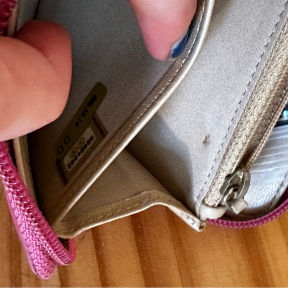 Y2K fuchsia Chanel camellia wallet - Picture 4 of 5